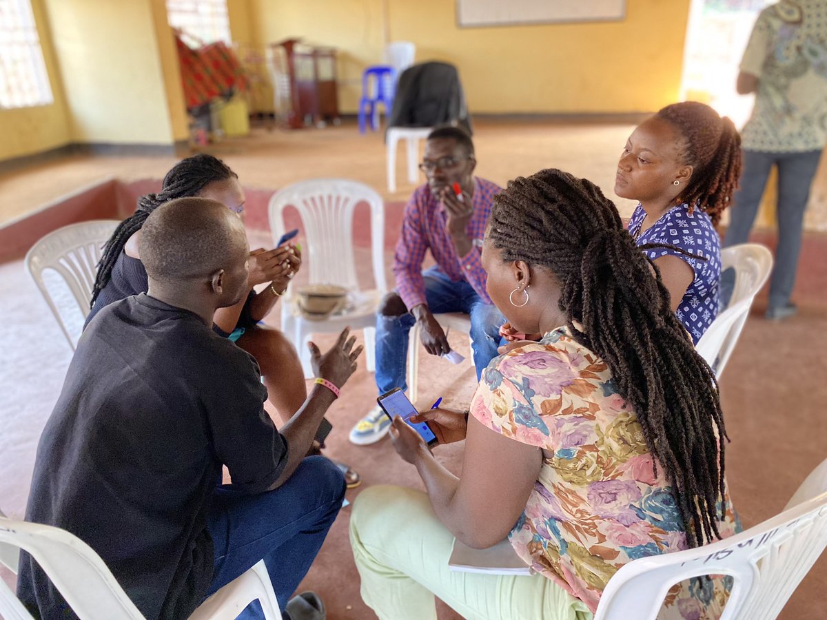 AfrikovationHub's tweet photo. Time to build green futures! 
Day 1/Future Thinking Workshop: Young people boldly imagined a food-secure future for Kunya Community where: 
🌱Every young person is an agripreneur
🌱Demo urban gardens across Kunya 
🌱Every household has a garden 
Dare Now! Become a futurist! https://t.co/KOVXHS2UpQ