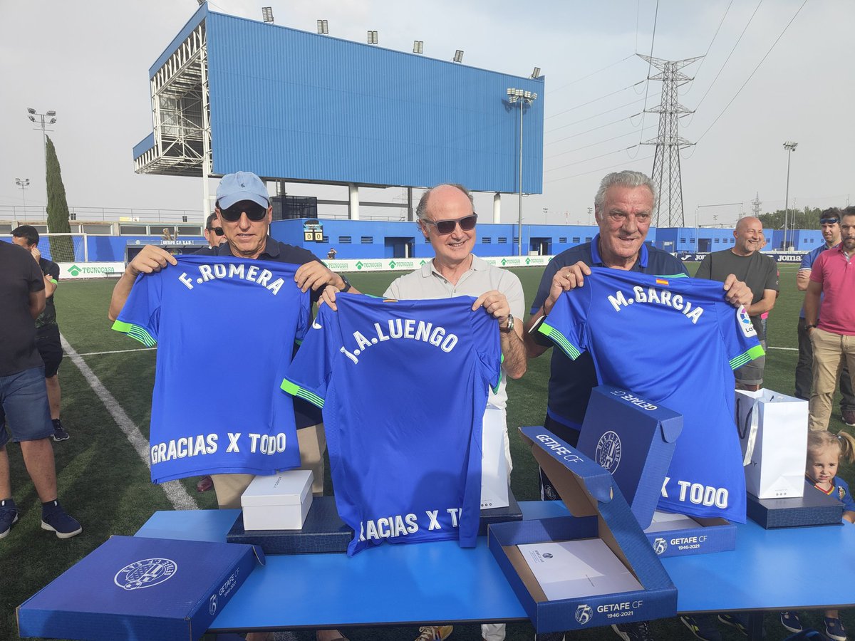 LaBaseGTF's tweet photo. Hoy hemos tenido triple despedida en la Ciudad Deportiva. Fernando Romera (Dir. Escuela), Manolo García (Scouting) y JA Luengo (Psicólogo) han recibido un obsequio de parte del Club por todos sus años de trabajo en nuestra Escuela. 🥳

¡Muchas gracias a los tres! 👏 https://t.co/xp0ugy5qGP