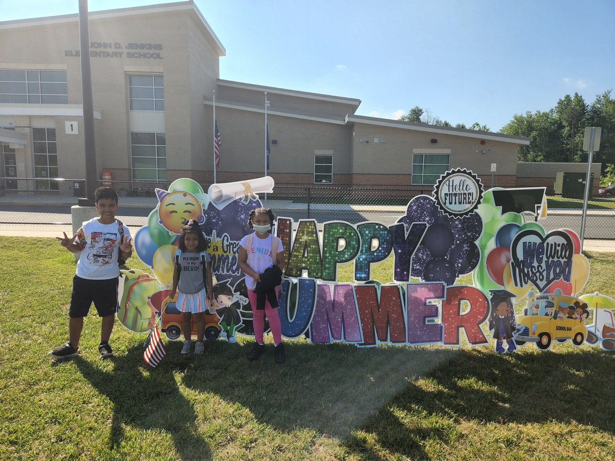 Solomon_PWCS's tweet photo. A great last day of school here at Jenkins! Have a great summer! #JJESEncore @JohnJenkinsEle1 https://t.co/SrPuQjSk3N