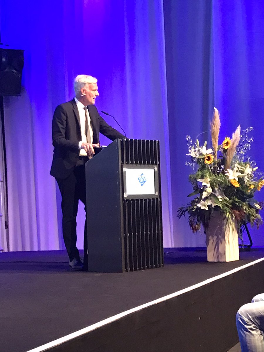 deeptechberlin's tweet photo. Grußwort von Senator Stephan Schwarz @deeptechberlin @SenWiEnBe #DeepTechBerlin #DeepTechAwards22 https://t.co/se0AXWwXeA