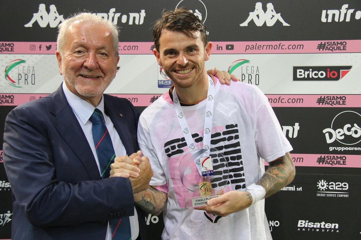 seriecofficial's tweet photo. “Al lavoro per una nuova formula del Campionato”: tracciando il bilancio (da record) dei #Cplayoff, il presidente Ghirelli lancia la proposta. La partita #PalermoPadova la più vista nella storia della #LegaPro 🔝👉🏻 https://t.co/rokrMlT5gq
#SerieC https://t.co/KBN77n8JbR