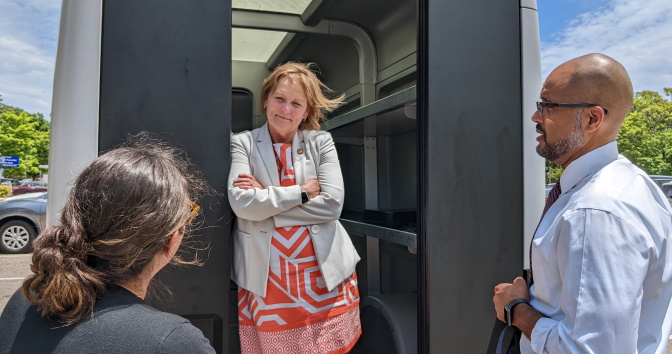 BelkRep's tweet photo. Looking forward to seeing @arrival #pluginelectric vehicles rolling off the production floor in Charlotte! @UPS is hoping to start using these vans (in brown, of course) for a local pilot program before the end of the year. #ncga #CLT #cltnews #ClimateSolutions https://t.co/wB1c6ZysLq
