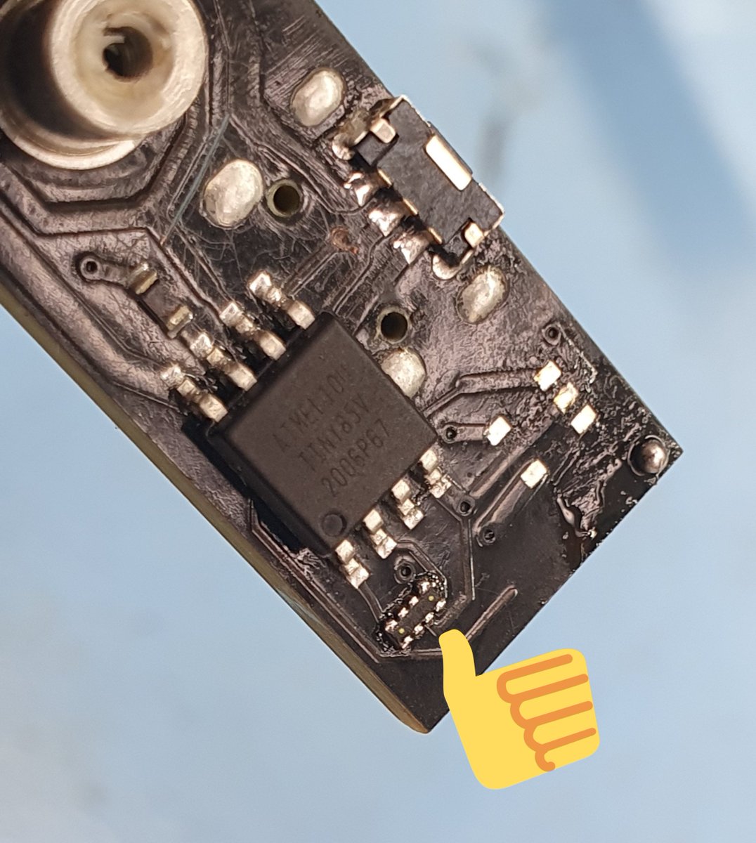 tomfleet's tweet photo. Been a good while since doing SMD rework, and let me tell you - 

That lil 0805 4-way resistor network was a pain in the ass. https://t.co/1j8A6pRfs6