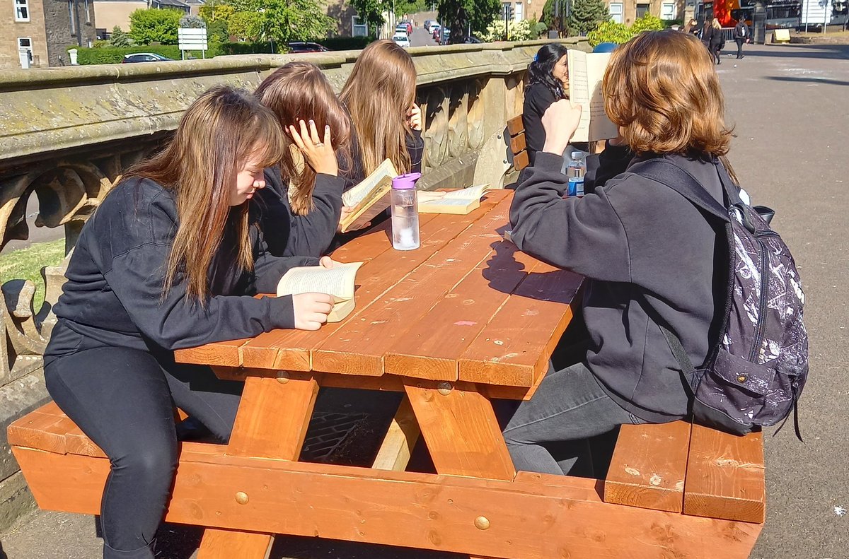 Engli1Morgan's tweet photo. The sun was shining, half of the pupils and most of the teachers were at Sports. What better use could we make of our handsome seating? #KeepTheHeidAndRead https://t.co/q8i0YX2WH2