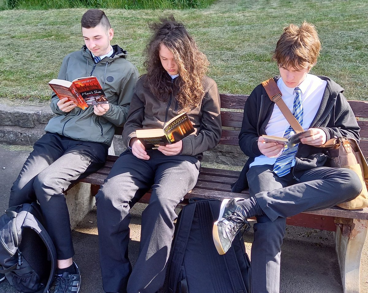 Engli1Morgan's tweet photo. The sun was shining, half of the pupils and most of the teachers were at Sports. What better use could we make of our handsome seating? #KeepTheHeidAndRead https://t.co/q8i0YX2WH2