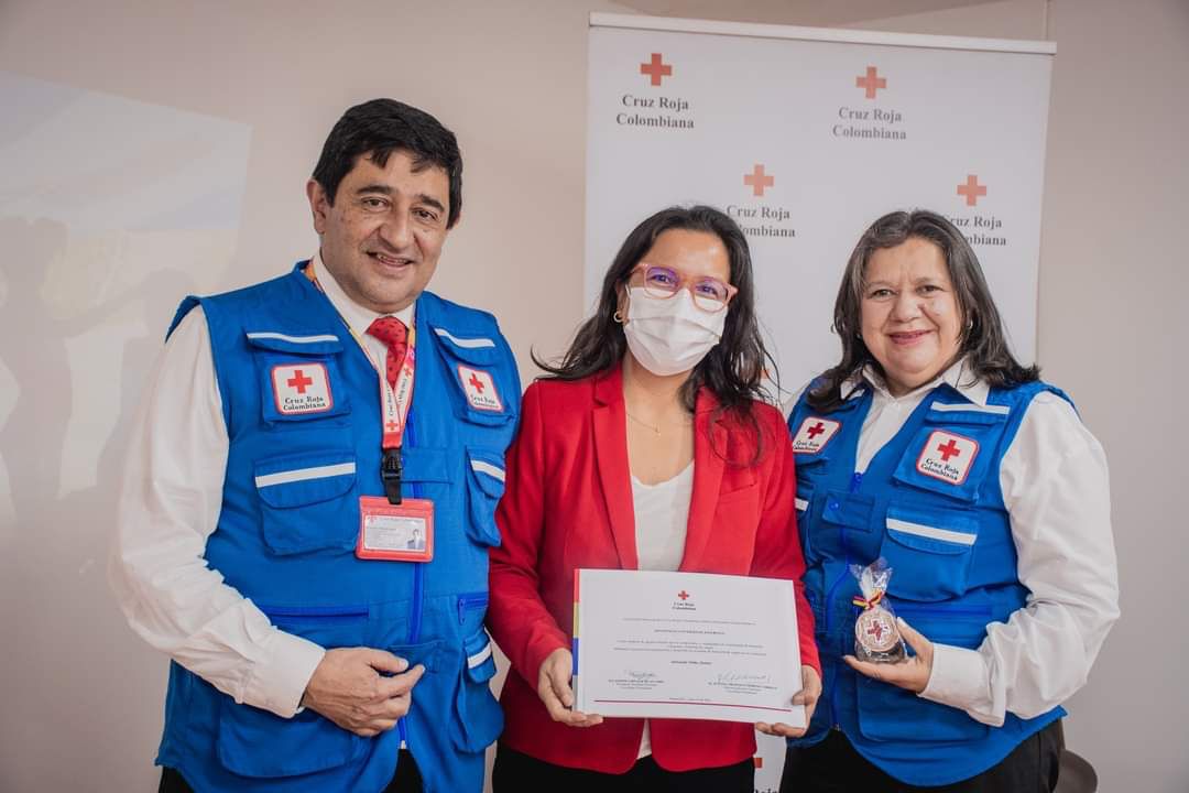 UniJaveriana's tweet photo. En el #DíaInternacionaldeldonante, la 
@cruzrojacol reconoció el compromiso de la Universidad, el Grupo Creemos y el Hospital Universitario San Ignacio, para promocionar, organizar y desarrollar jornadas de donación de sangre. https://t.co/ZNw6SHpkho