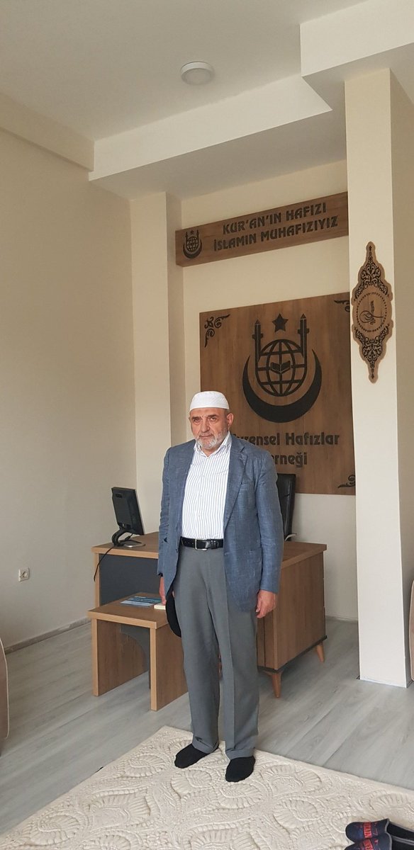 EhadRize's tweet photo. Reis'ül kurra Mustafa Demirkan hocamız Derneğimizi ziyaret etti. Tüm huffazı kirama selamları var https://t.co/DapdZFqWFJ