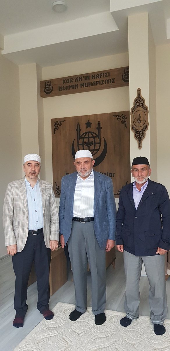 Reis'ül kurra Mustafa Demirkan hocamız Derneğimizi ziyaret etti. Tüm huffazı kirama selamları var