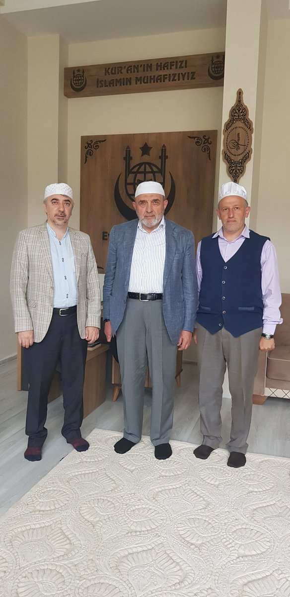EhadRize's tweet photo. Reis'ül kurra Mustafa Demirkan hocamız Derneğimizi ziyaret etti. Tüm huffazı kirama selamları var https://t.co/DapdZFqWFJ