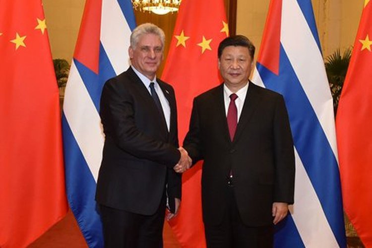 Estimado presidente Xi Jinping, reciba nuestras felicitaciones con motivo de su cumpleaños. El pueblo de #Cuba, que le admira y agradece su permanente solidaridad, le envía un fuerte abrazo. 🇨🇺 🇨🇳