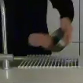 btsblob's tweet image. 6 MILLION PEOPLE WATCHING JUNGKOOK WASH THE DISHES LIVE DGAKHDLSBDKSVAAHSDJA