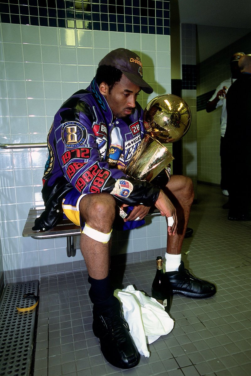 21 years ago today, this iconic photo of Kobe was taken after the Lakers won their second straight NBA title 🐍 <a href="/NBATV/">NBA TV</a>