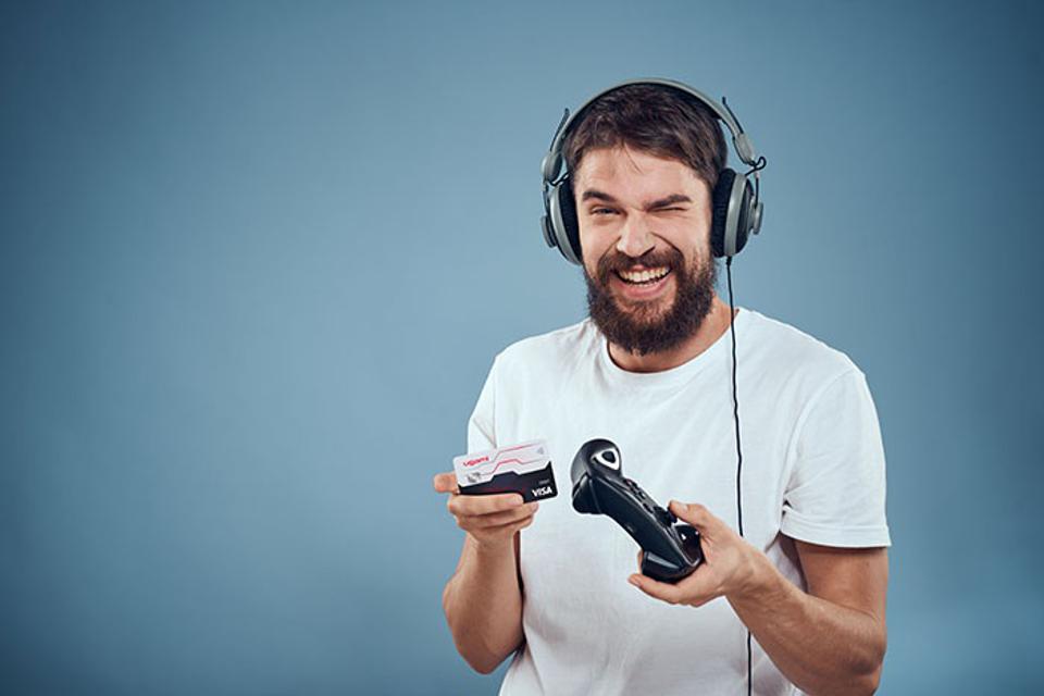 Find out how to get the most benefits from your card's reward program on.forbes.com/6015zjxdz Sponsored by @gameugami