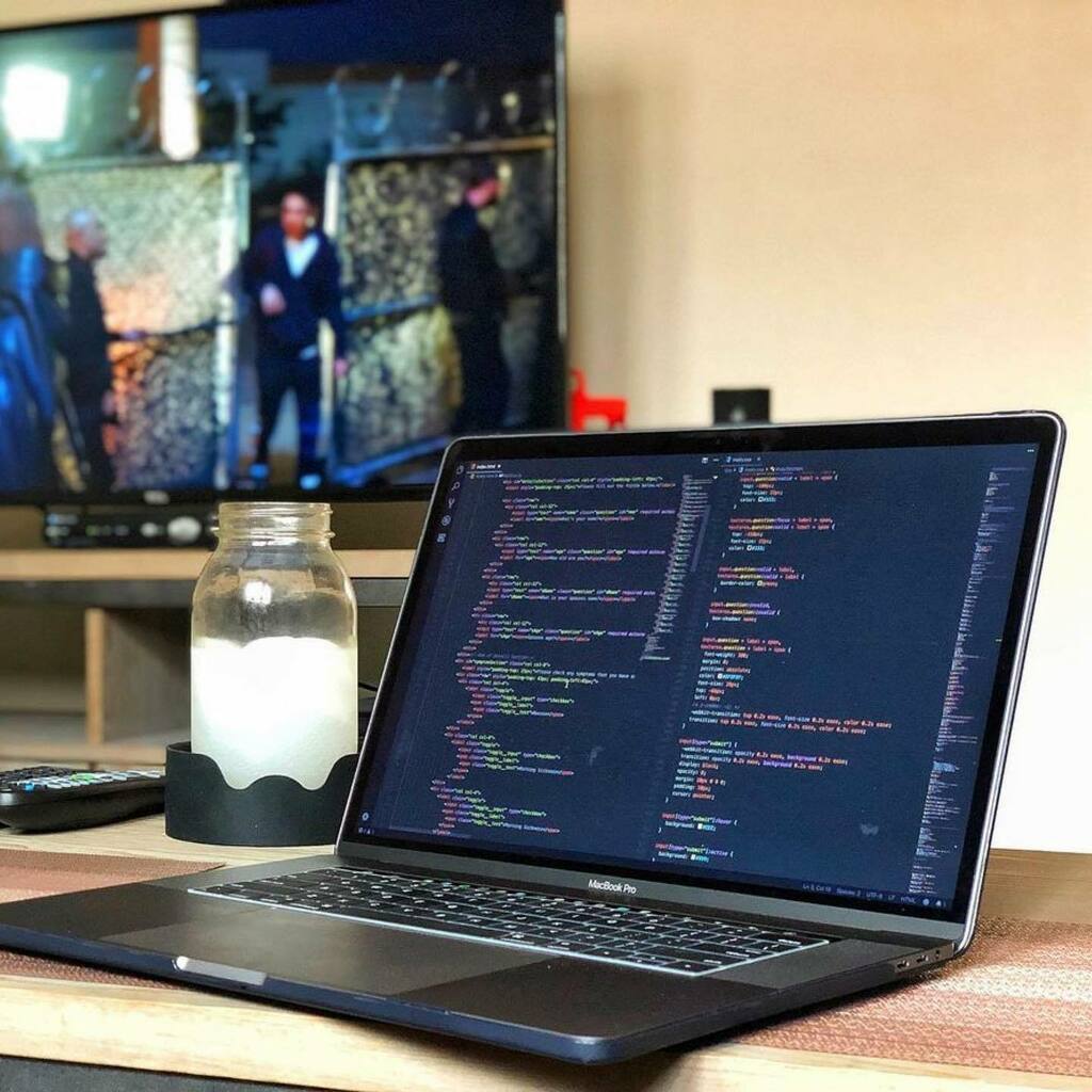 the_devlife's tweet image. 📸by @mikethedevdad Have you coded today?

#thedevlife #coffeencode #coffeeandcode #haveyoucodedtoday instagr.am/p/Ce1DgslLxIR/