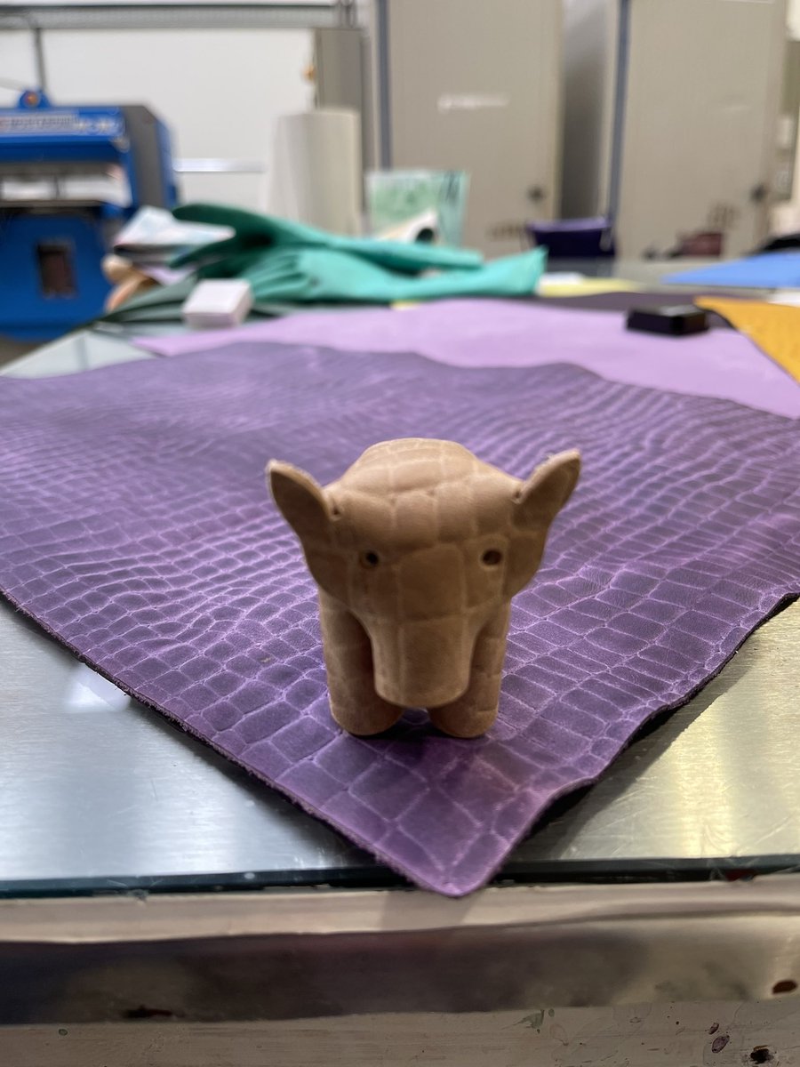 ICLTLeather's tweet photo. Today on the @ICLTLeather Creative Leather Applications course the students have had a busy day. They have tried colour matching, embossing and wax finishes. Some great results! @FashionUoN @UniNorthants #studyleather https://t.co/lOxboCD1xo