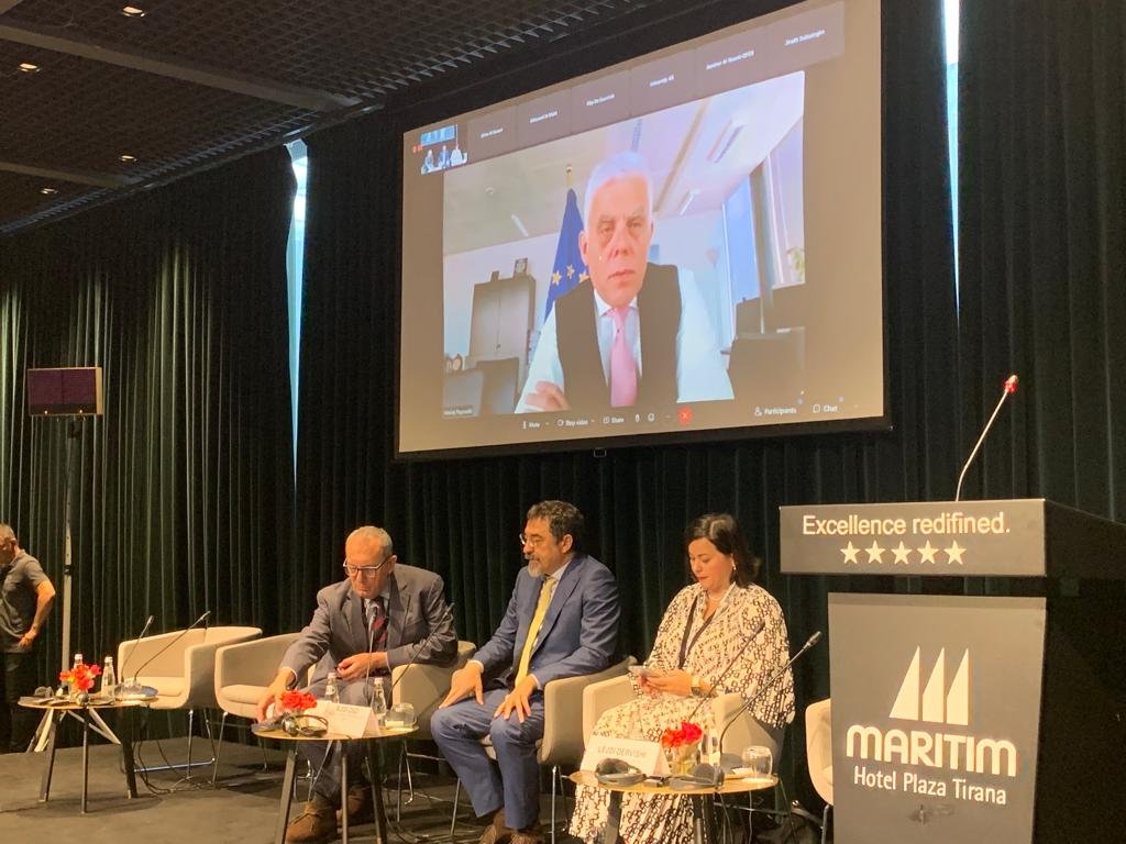 DG NEAR's Acting Director General Maciej Popowski participated today in a high-level meeting taking place in 🇦🇱 #Albania. The 🇪🇺EU is a strong supporter of <a href="/theGCERF/">GCERF</a> &amp; their work on #rehabilitation and #reintegration to prevent violent extremism, in the #WesternBalkans &amp; beyond.