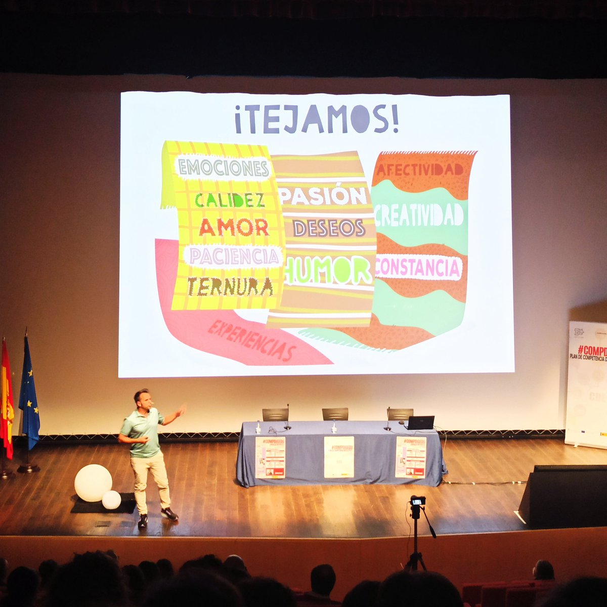FuenteadajaCRA's tweet photo. Todo un lujo escuchar a @Manu___Velasco  en las jornada #compigedu_cyl_avila https://t.co/RcaWBdmbEG
