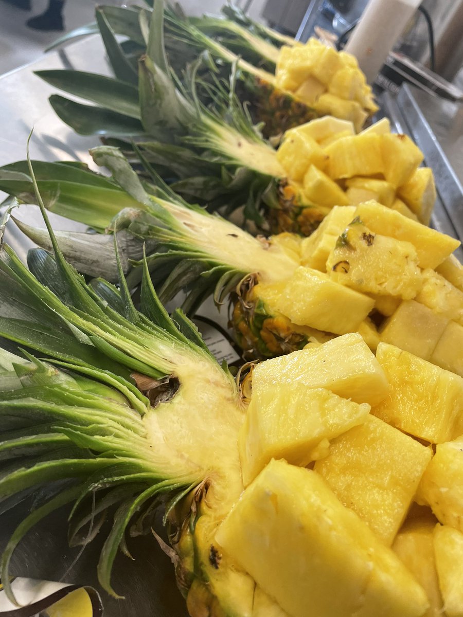 🚨 CALLING ALL DADS! Starting today Wednesday we will be giving FREE 🍍SLIZE BOWLS 🍍TO ALL DADS THAT STOP BY OUR WINDOW! 
No purchase necessary ❤️ Just walk on up and let us know you saw this post ! 🏝 See ya at the beach! 🏝 #fathersday #spi #pineapple #free #gift #texas #fyp