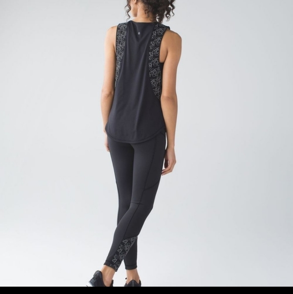 KnotHooking's tweet photo. So good I had to share! Check out all the items I'm loving on @Poshmarkapp from @Pamfreake38 #poshmark #fashion #style #shopmycloset #lululemonathletica: https://t.co/rQ5LnwMV5q https://t.co/HxnpmAnAUx