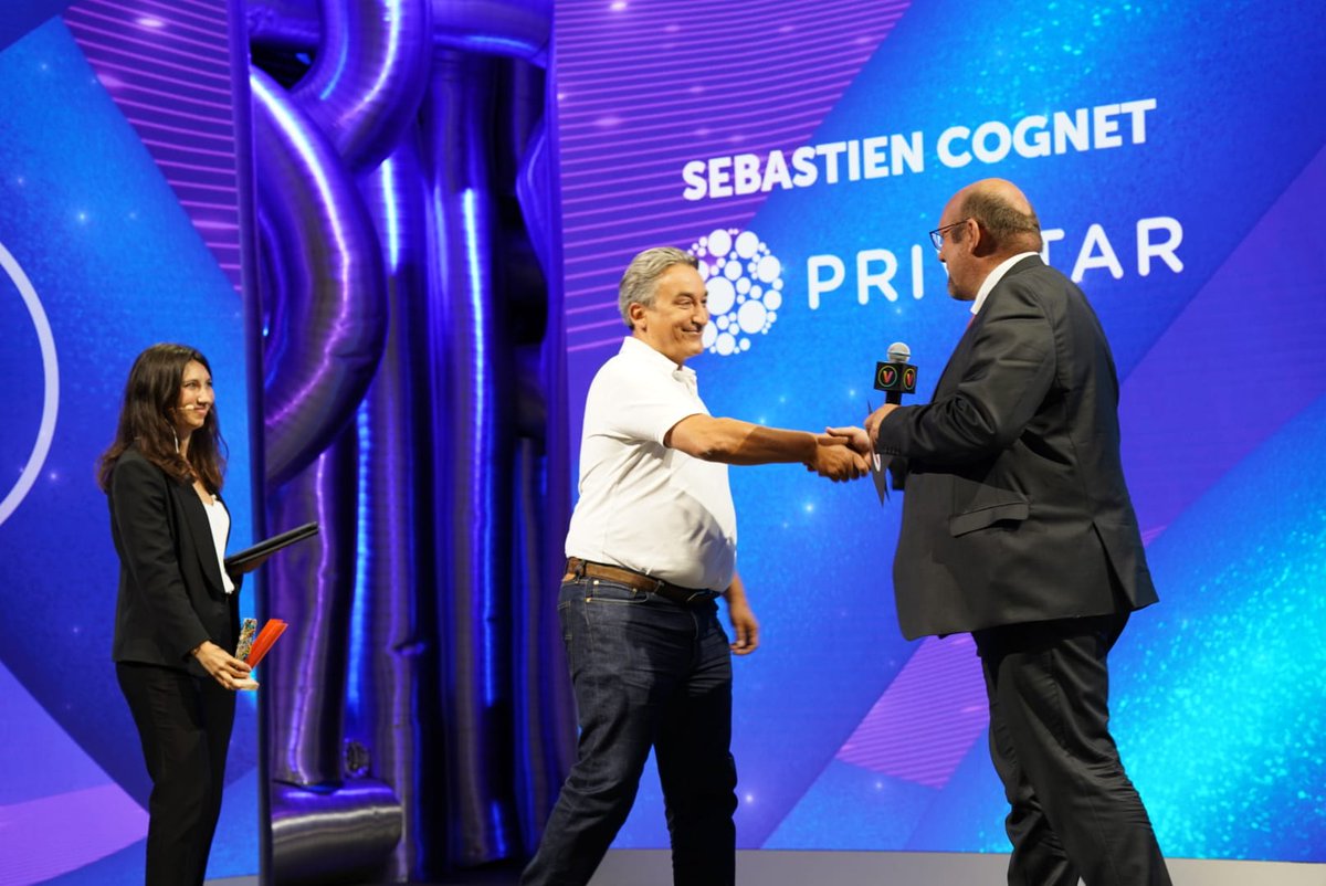 EUeic's tweet photo. Congratulations to @privitarglobal on winning the #NextUnicornAward in the AI, #deeptech and Big Data category! 🏆🎉

Director of EISMEA, @JeanDavidMALO1, had the honour of presenting this prestigious award as it is the #EUeic's ambition to become Europe’s unicorn 🦄 factory https://t.co/pPMp4D0ylD