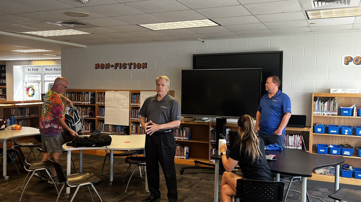 meme3rat's tweet image. SHOUTOUT to our #JCPSIT3 team for hooking our #JCPSHPE teachers with @GetClearTouch and @SMART_Tech for a session on interactive panels today! Thanks to @CreativeImage01 for the swag!