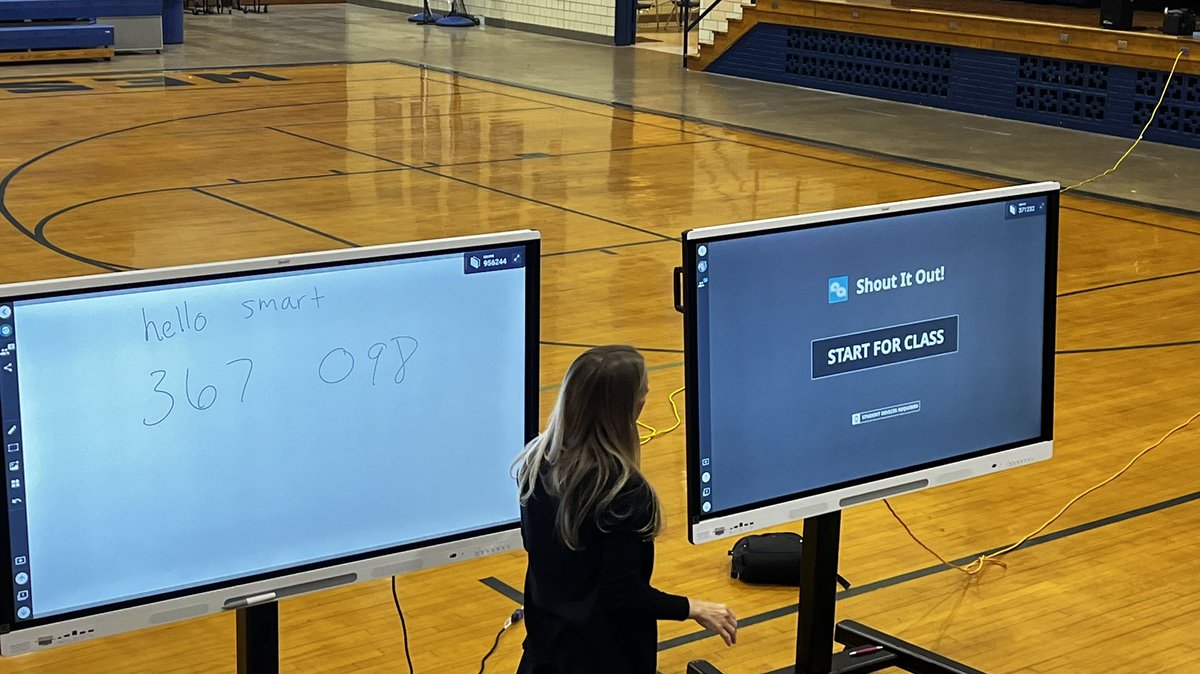 meme3rat's tweet image. SHOUTOUT to our #JCPSIT3 team for hooking our #JCPSHPE teachers with @GetClearTouch and @SMART_Tech for a session on interactive panels today! Thanks to @CreativeImage01 for the swag!