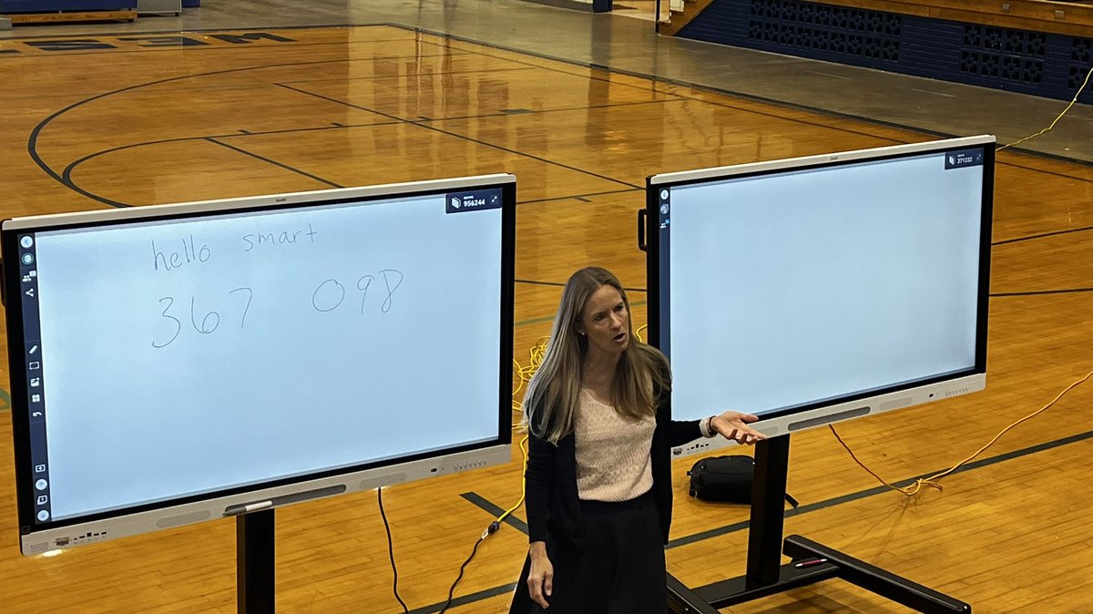 meme3rat's tweet image. SHOUTOUT to our #JCPSIT3 team for hooking our #JCPSHPE teachers with @GetClearTouch and @SMART_Tech for a session on interactive panels today! Thanks to @CreativeImage01 for the swag!