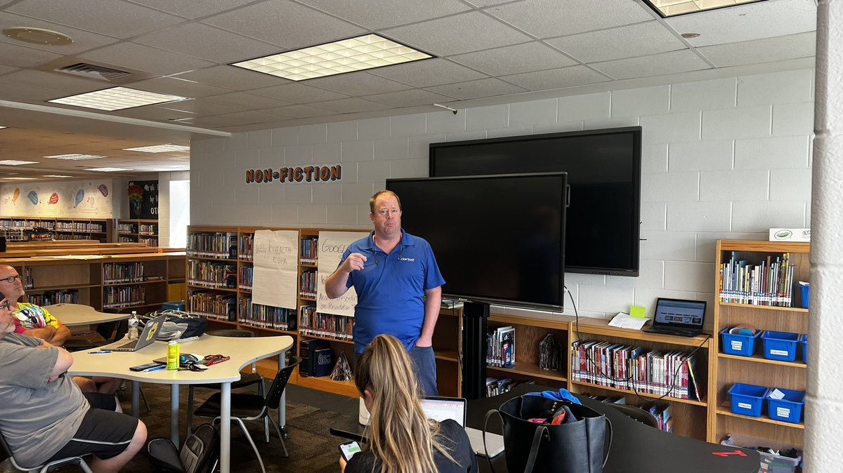 meme3rat's tweet image. SHOUTOUT to our #JCPSIT3 team for hooking our #JCPSHPE teachers with @GetClearTouch and @SMART_Tech for a session on interactive panels today! Thanks to @CreativeImage01 for the swag!