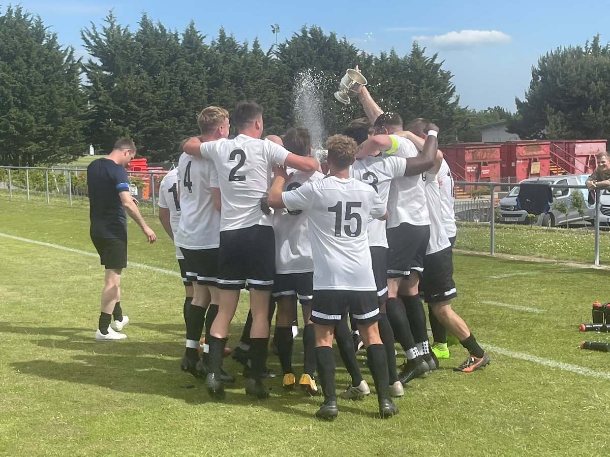 GunnersRAFC's tweet photo. FT 3-1 to @Airbornegunners 
MOM goes to Gnr Henderson @3RHA https://t.co/sCewBPM4y3