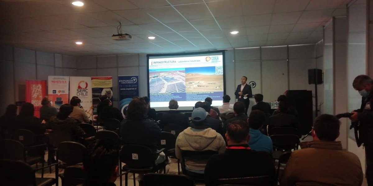 udeantofagasta's tweet photo. 🔴 UA en #Exponor2022 | En estos momentos se desarrolla el "Workshop SOLARIND 2022 - Innovación, desarrollo y aplicaciones de energía solar y almacenamiento energético en el norte de Chile" que organiza el Centro de Desarrollo Energético Antofagasta, CDEA de la UA. https://t.co/zGCx8hQ2Kz