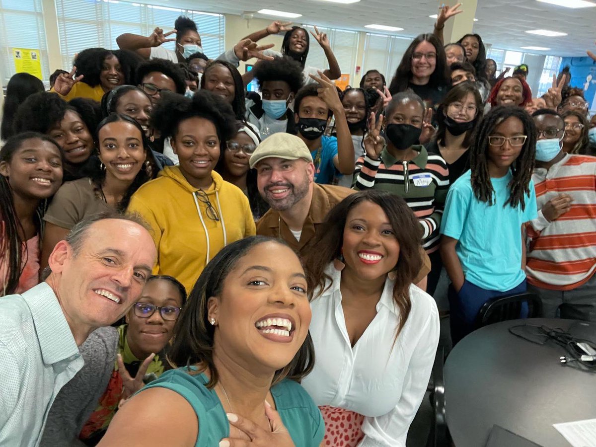 CourtneyCWBZ's tweet photo. I had such a good time meeting all of the wonderful, smart students at @duvalcountyschools second annual African-American History Writing Institute!
•
It never gets old to see young people who are ambitious, driven and interested in journalism!
Thank you for having me! https://t.co/JI76gTWckh
