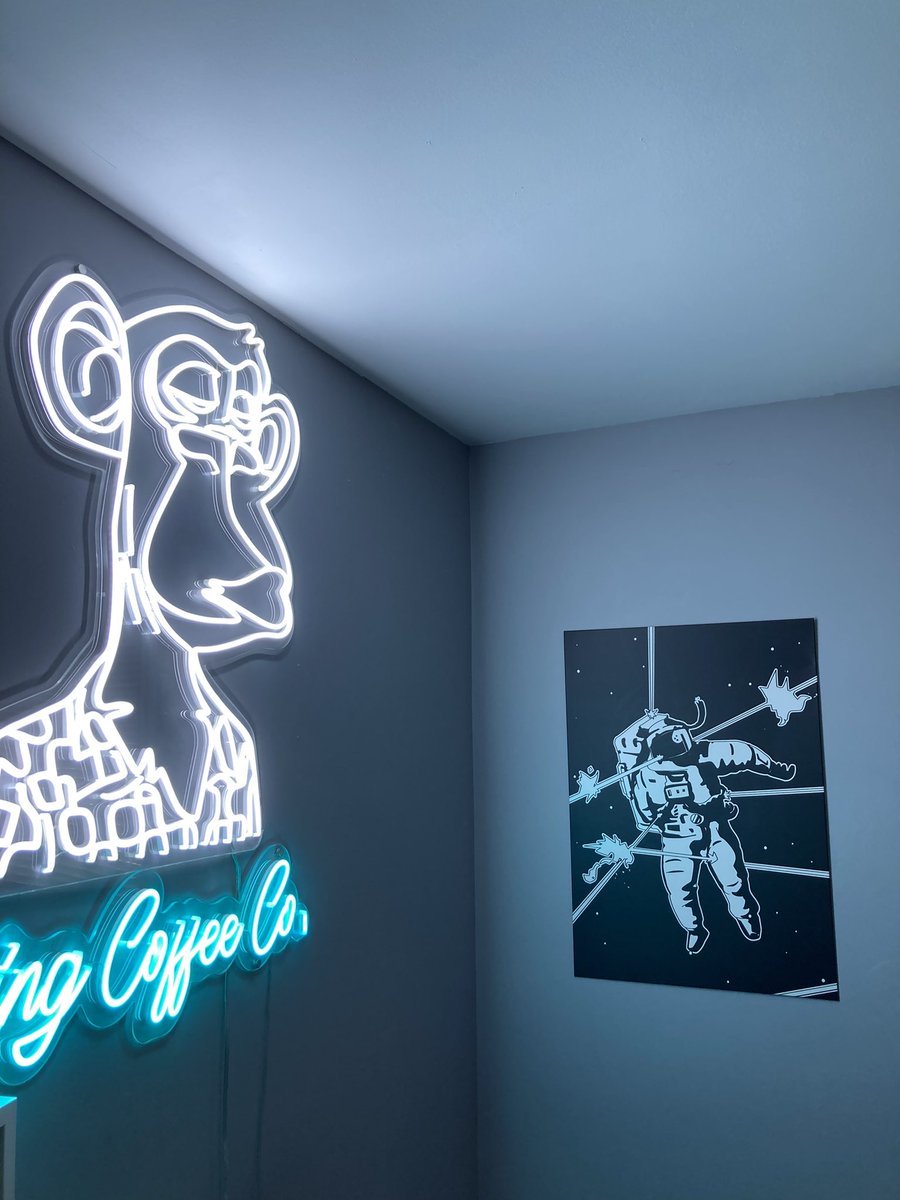 NeonApesYC's tweet photo. Would love to make a pinned tweet with ALL THE NEONS Iβve ever done commented below this!
If you have yours hung up, comment a pic of it lit up π!
Ive done close to 400 now so would love to see lots posted here πβ€οΈ!
@BoredApeYC #neonapes #brightenmyday https://t.co/FTPPNIa1AZ