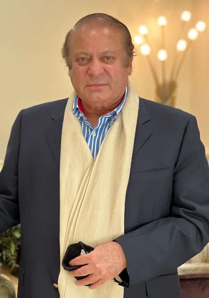 hinaparvezbutt's tweet photo. میاں صاحب! پورا پاکستان آپکو  Miss کرتا ہے ❤️ https://t.co/rICgvbCM0c
