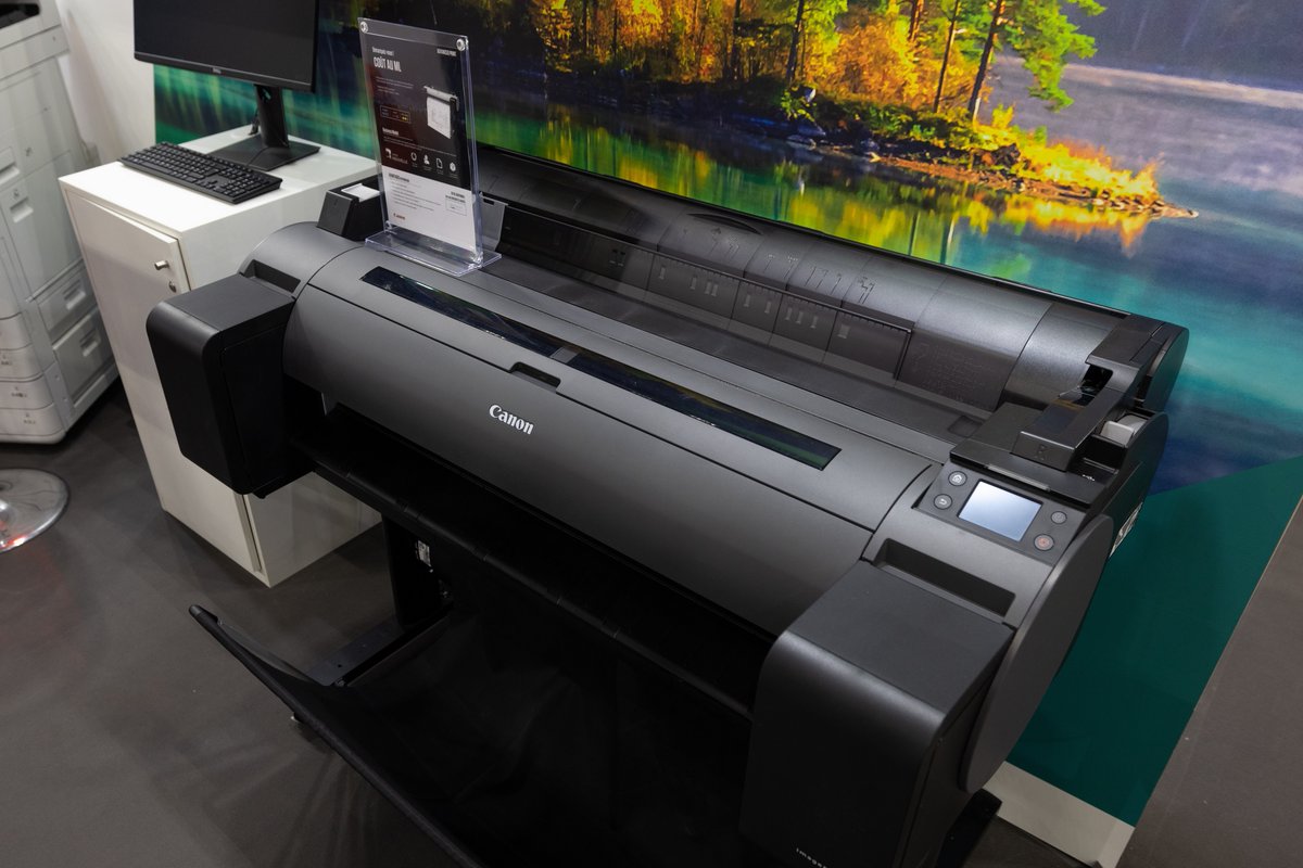 CanonBusinessFR's tweet photo. En direct du salon @itpartners sur le stand J19, où #Canon dévoile ses derniers produits en matière d'#impression et de #numérisation : découvrez l’#imagePROGRAF GP300, les imprimantes #MegaTank Maxify GX5050 et GX7050 ainsi que la nouvelle #imageFORMULA RS40 💥
#ITPartners #IT https://t.co/wLO2WJiEhX