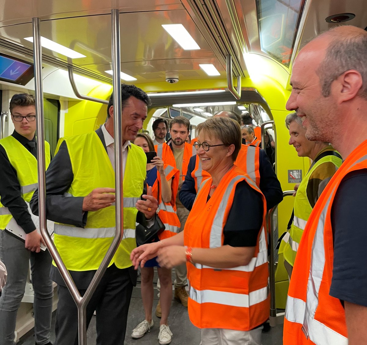bouyer_laurent's tweet photo. 📢#Rennes C'est officiel: rendez-vous le 20 septembre prochain pour voyager sur la ligne b du #métro de Rennes. On a hâte d'embarquer avec vous à bord du métro automatique Cityval ! Merci à toutes les équipes mobilisées @SiemensMobility @keolisrennes @SEMTCAR @AkwyZ @VRTmag https://t.co/u0irMzs0Vr