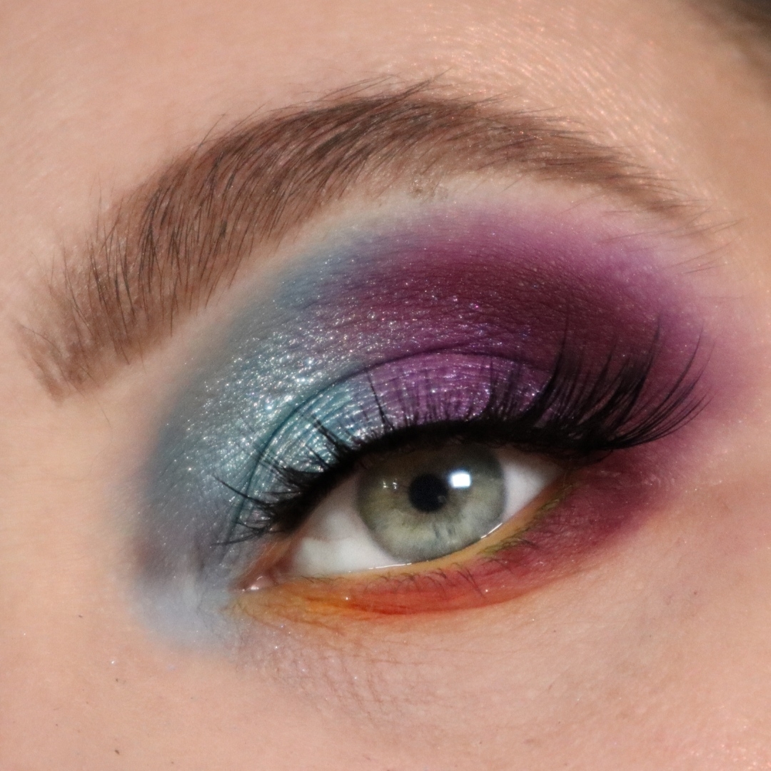 Nikki_Helena87's tweet photo. I´m so happy to play with the @odenseyecosmetics Solmane II palette!
#nikkihelena #colorfulmakeup #makeuplook #makeupoftheday #eyeshadowlooks #makeuplooks #makeup #colourpopme #odenseyecosmetics #solmaneII #multichrome #multichrom #multichromehighlighter https://t.co/AM5CrxVsFF