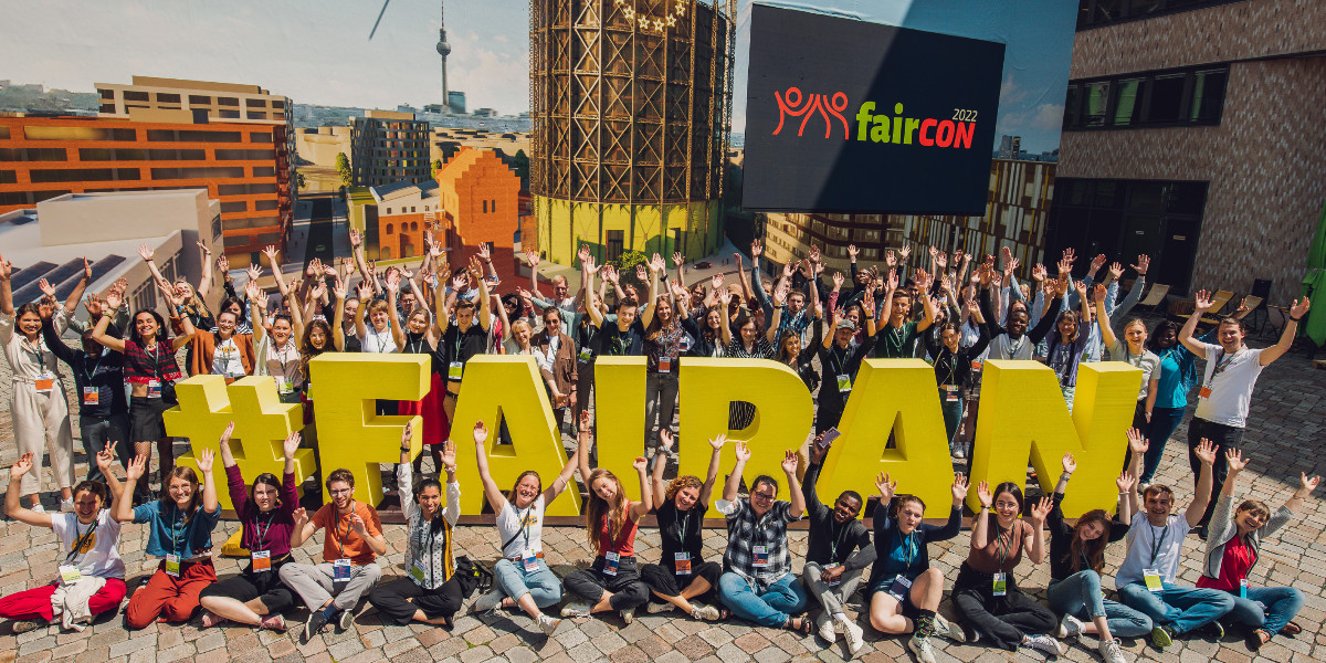 Fairtrade_DE's tweet photo. Die #fairCON, Deutschlands erste Fairtrade #Convention für eine nachhaltige Zukunft, fand letzte Woche in Berlin statt. Die Idee: einen einzigartigen kreativen Ort schaffen. Eine Ideenschmiede für eine faire Zukunft. Mission: accomplished ➡️ https://t.co/HnWB2svm8r #fairan https://t.co/EYTLTJk3Ir