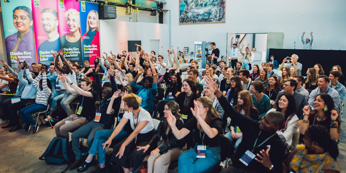Fairtrade_DE's tweet photo. Die #fairCON, Deutschlands erste Fairtrade #Convention für eine nachhaltige Zukunft, fand letzte Woche in Berlin statt. Die Idee: einen einzigartigen kreativen Ort schaffen. Eine Ideenschmiede für eine faire Zukunft. Mission: accomplished ➡️ https://t.co/HnWB2svm8r #fairan https://t.co/EYTLTJk3Ir
