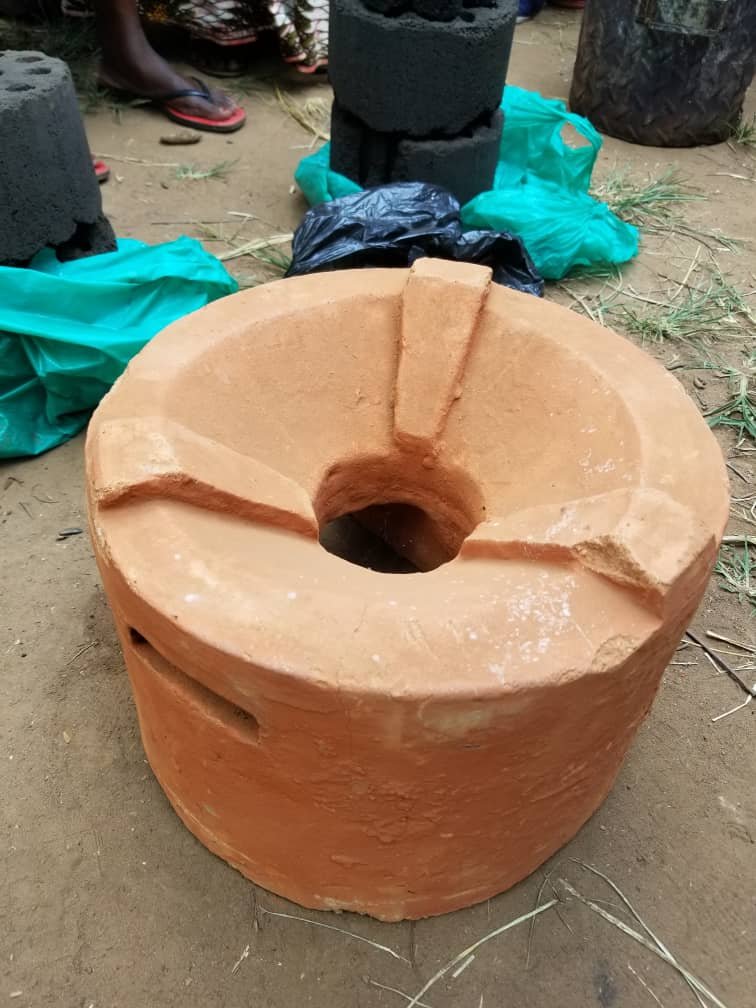 refugeelawproj's tweet photo. Yesterday we joined other partners in Kiryandongo to commemorate #WorldEnvironmentDay2022 The community was encouraged to adopt the use of energy saving stoves for efficient use of firewood. Those with land were encouraged pick seedlings from the different partners. https://t.co/ErqgtnlEim
