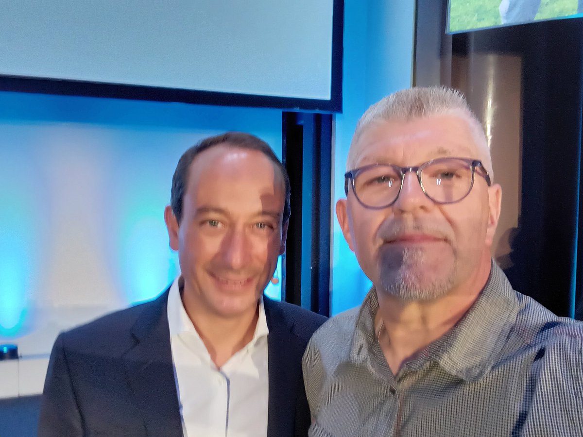 franck_fllhm's tweet photo. Aujourd'hui journée des selfies 
@AgriSkippy 
@c_eysseric 
#JorgeBoucas et les collègues de la section #SSATS ( section des salariés associés des territoires sodiaal 
@SodiaalCoop 
#FrAgTw  et recontre aussi avec @MaLuherne56 et je n'ai pas pu rencontrer @ChLambert_FNSEA présente https://t.co/qKKyzuT9uw