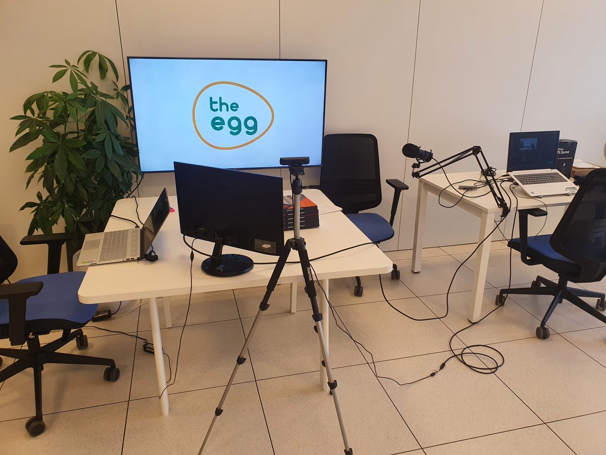 Todo preparado para el streaming de las 18:00. Muy PRO el montaje, parecemos streamers profesionales. Esperemos que nada falle, que es la primera vez que hacemos estas cosicas.
#InteligenciaArtificial #DataScientist #dataengineer #MLengineer #DeepLearning #MachineLearning
