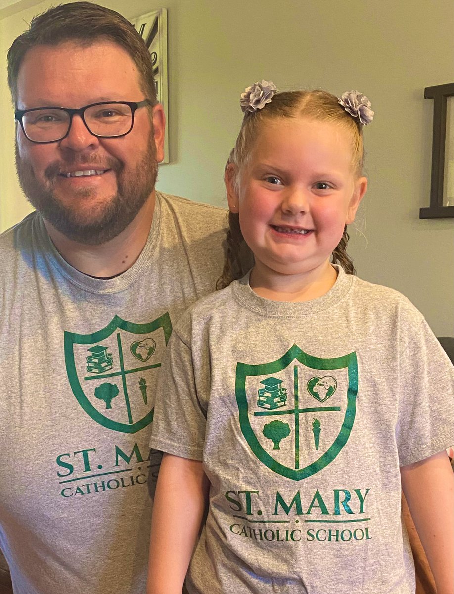 MrJRDurkin's tweet image. Twin day today @alcdsb_stms . Usually I do not dress fancy enough for my girls but today was an exception!    #spiritday. #MYSP