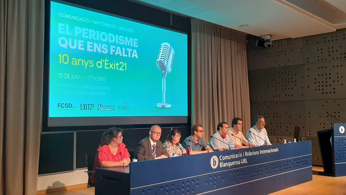 DownCatalunya's tweet photo. Els i les redactores d'#exit21, la revista de la @FCSDown avui estan d'enhorabona. Celebrem els 10 anys de feina a la revista, amb el periodisme que ens fa falta. Us encoratgem a seguir treballant, al menys... igual de bé!! https://t.co/9tFHNMDlJD