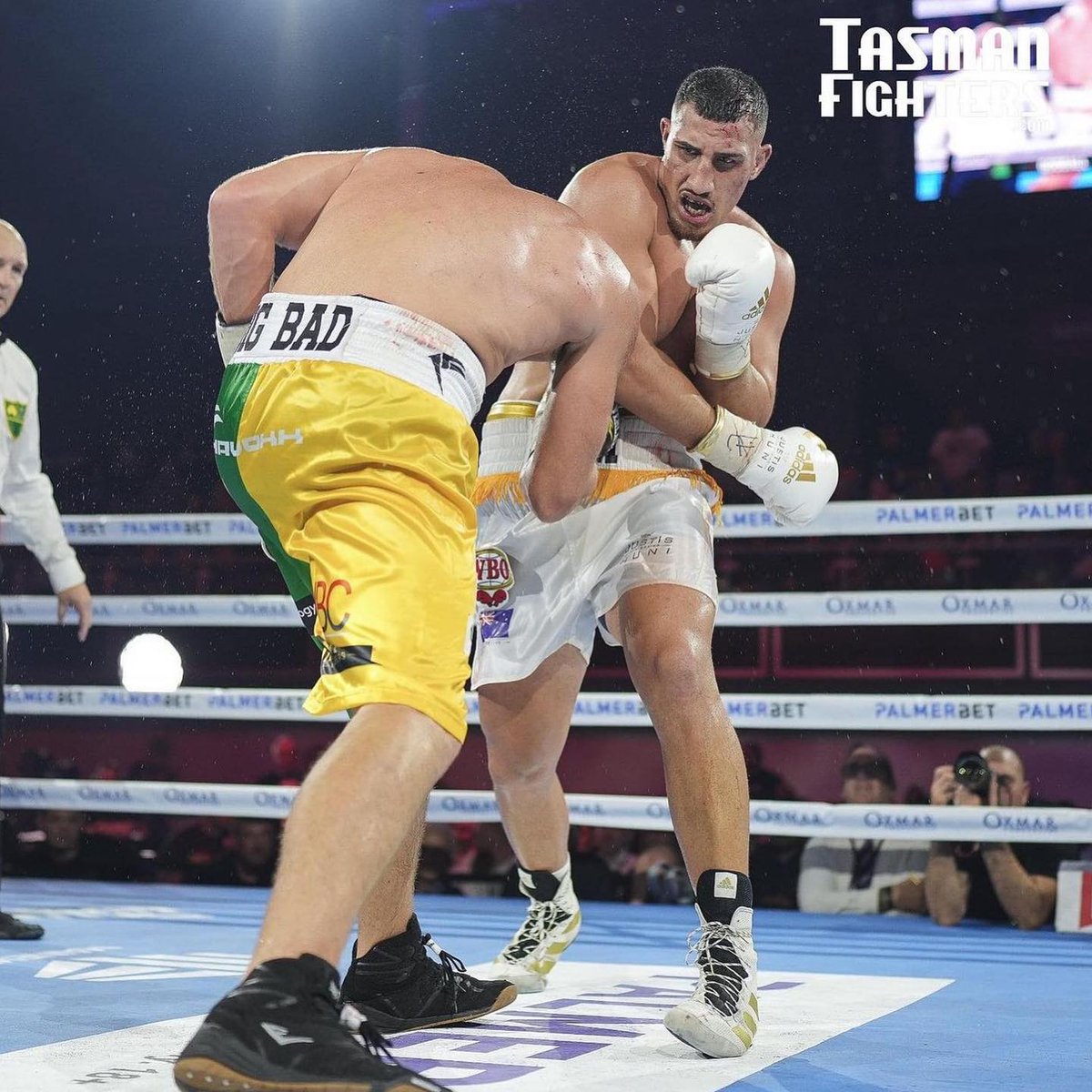 BatmanBoxing's tweet photo. ICYMI: HW prospect Justin Huni outpointed Joseph Goodall by UD10 #HuniGoodall https://t.co/e0FGY4y9vH