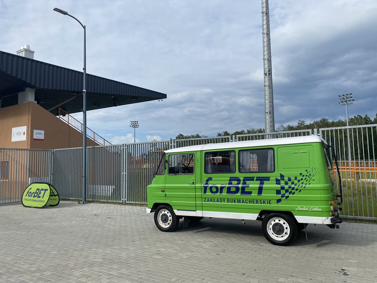 iforbetpl's tweet photo. 👋 Zapraszamy na stadion Hutnika Warszawa 🏟 Strefa forBET już dostępna i hula na fulla 💚💚💚

Pamiętajcie, że stawiając kupon za dokładnie 19  PLN, w którym jednym ze zdarzeń jest #FinałMazowiecki - otrzymacie od nas bilet i szalik 🎟🧣 https://t.co/i84zXsOUVM