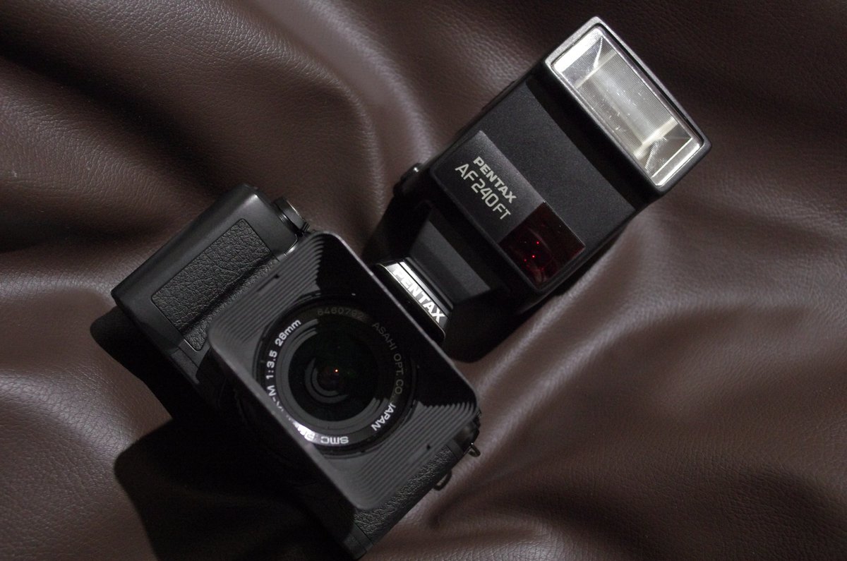 B28Lab's tweet photo. 救出ジャンクの PENTAX MZ-5、不良個所なし。
以前、Super-A用にと買っていたフラッシュが
カメラ、フラッシュ共に
フルスペックで使える!
後幕シンクロも自分にとっては新鮮!
#PENTAX #MZ5 https://t.co/VX1XIAcQol