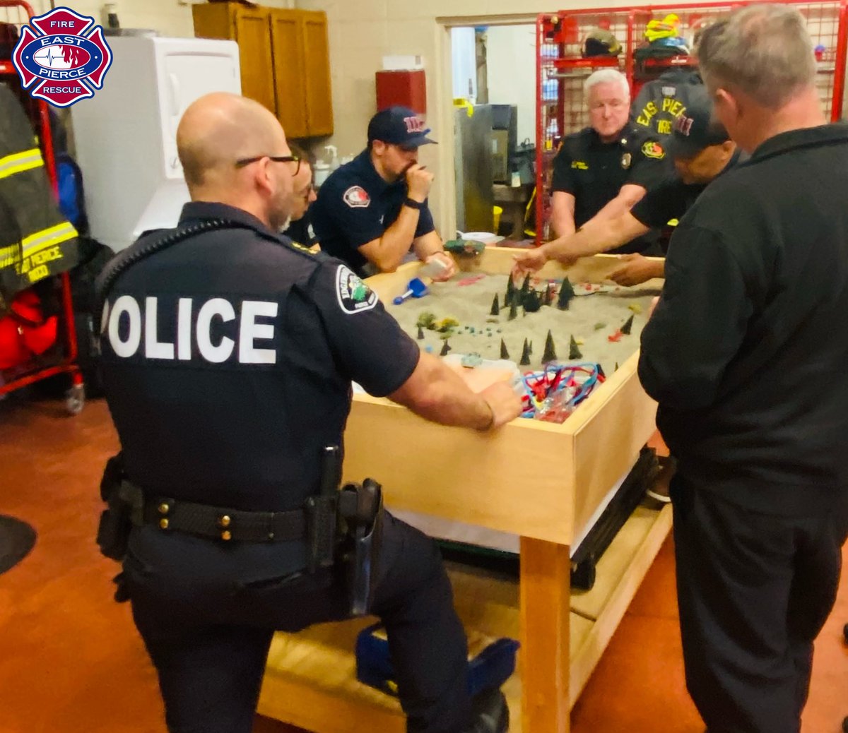EastPierceFire's tweet photo. Last week, EPFR hosted joint training with partner law enforcement agencies to review communications, available resources, evacuations, and tactics and strategies specific to wildland fires. Thank you @Edgewood_PD and @PierceSheriff for training with us! #PreparingForWildfire https://t.co/lh9AeGGrOe