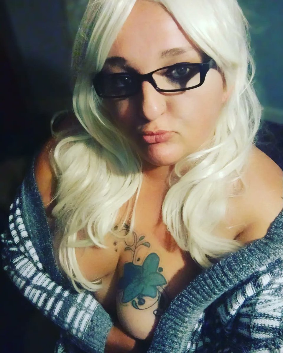 lillymarie82of's tweet photo. Good morning. Funny how just a sweater can make you feel sexy. #sexybbw #beautiful #onlyfansbabe #onlyfans #bbwcougar #bbwmilf #naughtymilf #naughtybbw #bbw4bbc #bbwonlyfans https://t.co/WjTHuYlsde