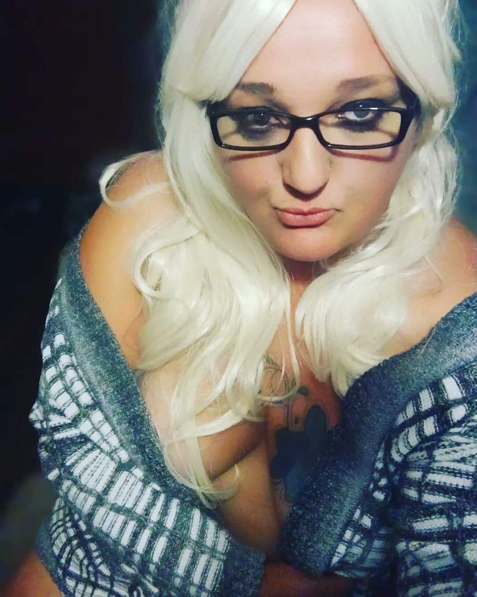 lillymarie82of's tweet photo. Good morning. Funny how just a sweater can make you feel sexy. #sexybbw #beautiful #onlyfansbabe #onlyfans #bbwcougar #bbwmilf #naughtymilf #naughtybbw #bbw4bbc #bbwonlyfans https://t.co/WjTHuYlsde