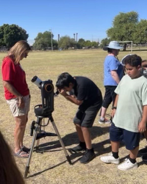 CraneSchools's tweet photo. CAMP🏕CRANE at @gowanscienceacademy had a visit from the City Star Gazer Club. Campers were able to learn about solar telescopes. #SCIENCE #gowangators #azontrack #Whycrane #WeAreCrane https://t.co/FTXyGAdKRe